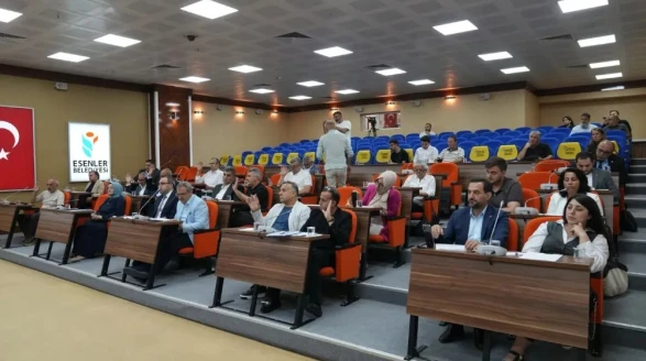 Esenler'e ihale eleştirisi