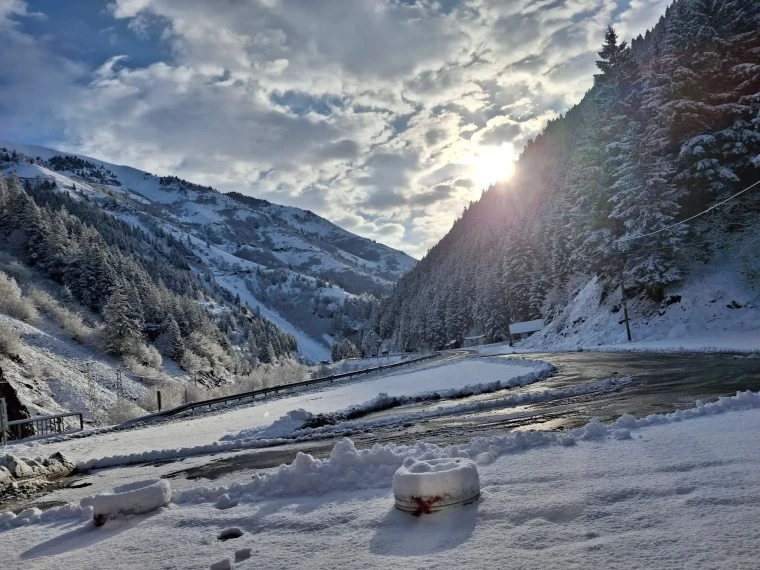 Doğu Karadeniz’de nisan ayında kar yağdı 6