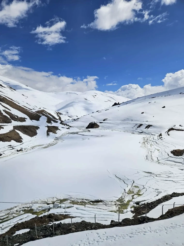 Doğu Karadeniz’de nisan ayında kar yağdı 9