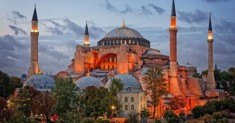 Ayasofya ve Sultanahmet: İki dua, tek ruh