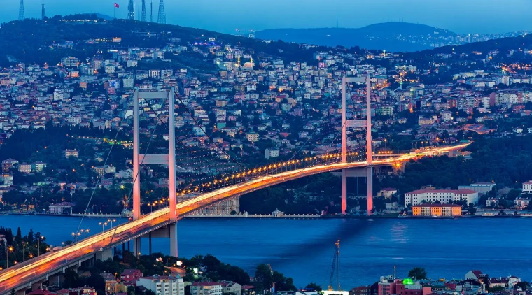 İstanbul’un köprüleri: Demirin ve taşın ötesinde..