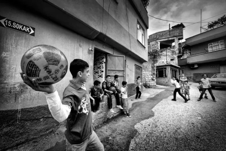 1980’lerde çocuk 90’larda asker 2000’lerde anne-baba...