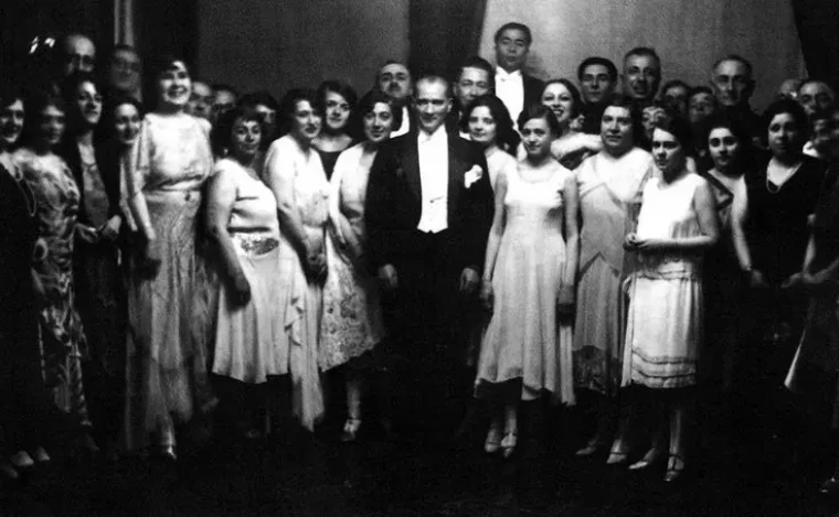 Kadın varlığı, ulusun bin bir noktadan temelidir!