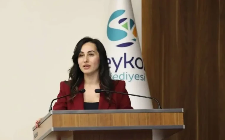 Özlem Vural Gürzel için istifa etmek onurlu bir davranış olmaz mı?