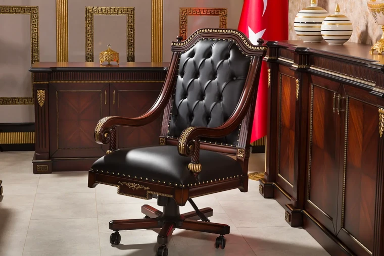 Kişiliğini makamdan alanlar