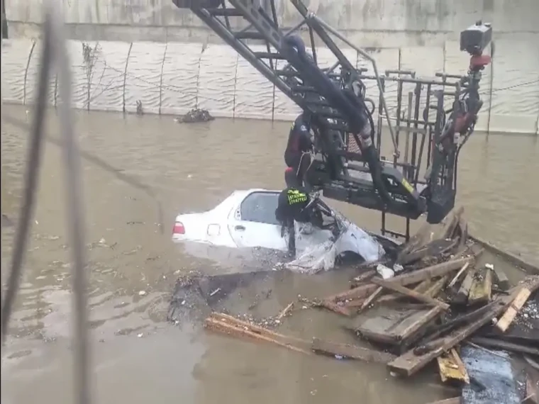 İstanbul’a yağmur yağdı şehir durdu!