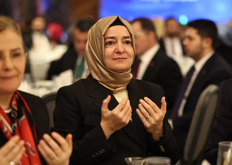 Kamu hakkı mı, kişisel çıkar mı? Fatma Betül Sayan Kaya’ya cevaplanması gereken sorular