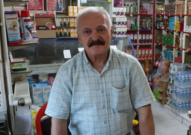 Sessizliğe gömülen bakkal amcalar