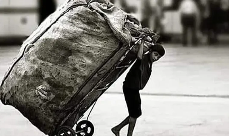 Yoksulluk en çok çocukları vuruyor