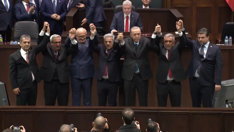 Parti değiştiren belediye başkanları
