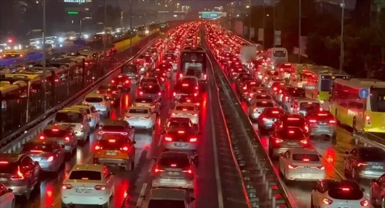 İstanbul'da trafiğin sonu gelmiyor