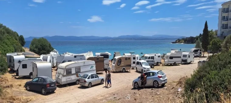 Mavi üzerine beyaz işgal