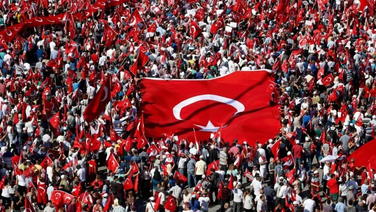 Türk milletinin sinir uçlarıyla oynanmamalıdır