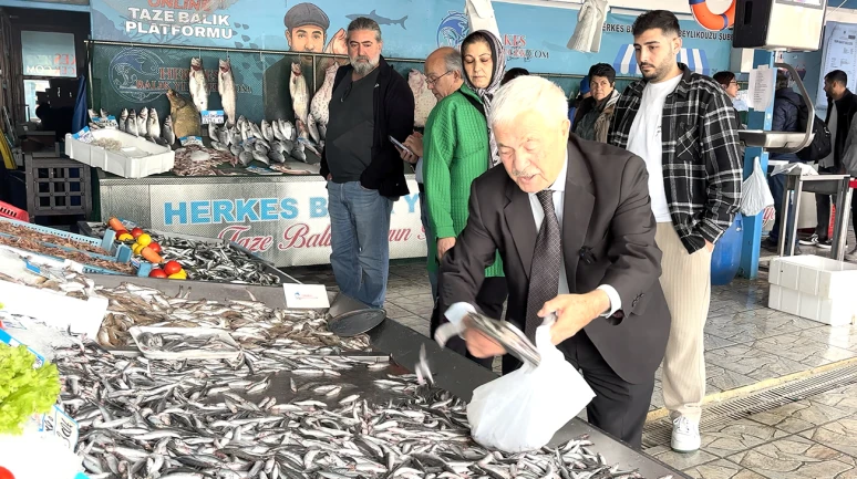 Hamsi ucuzladı tezgahlar şenlendi