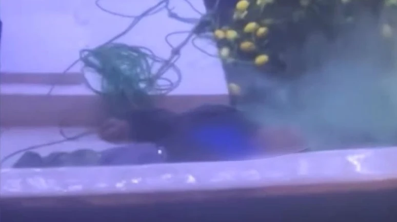 İstanbul Boğazı'nda bir adam denize düştü!