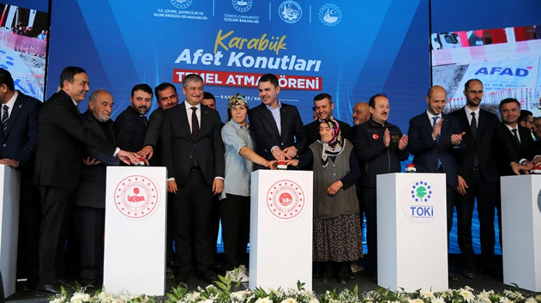 Bakan Kurum: Evine giremeyen depremzede kalmayacak!