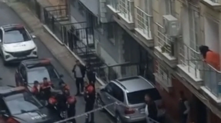 Küçükçekmece’de tartıştığı komşusunun evini kurşunladı