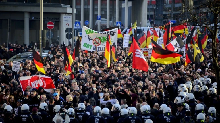 Alman sağcılar birbirinin aynısı!