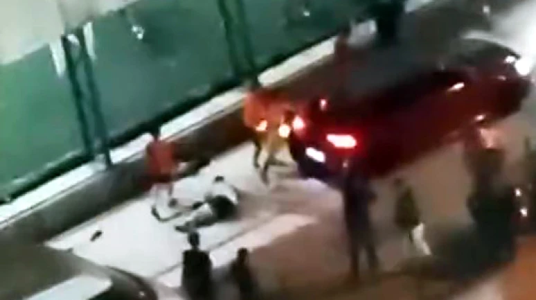 Avcılar'da korkunç olay! Önce bıçakladılar sonra ezdiler!