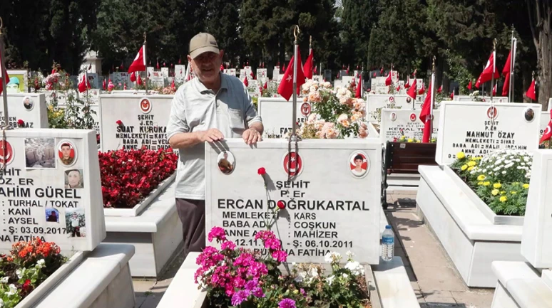 Edirnekapı Şehitliği'nde buruk Babalar Günü