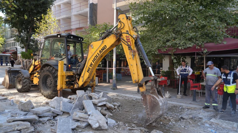 Kartal Belediyesi, Çınar Caddesi'nde yenileme çalışmalarına başladı