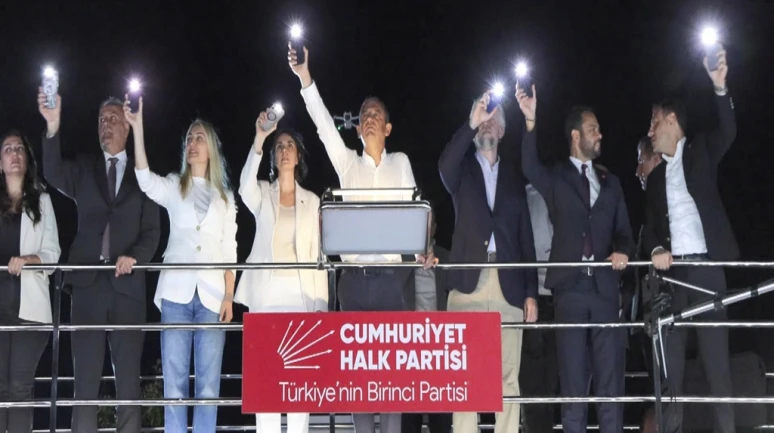 Özgür Özel Üsküdar'da konuştu: Kale siyaseti bitmiştir!
