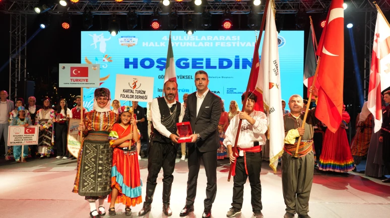 Kartal'da Halk Oyunları Festivali'nden muhteşem final