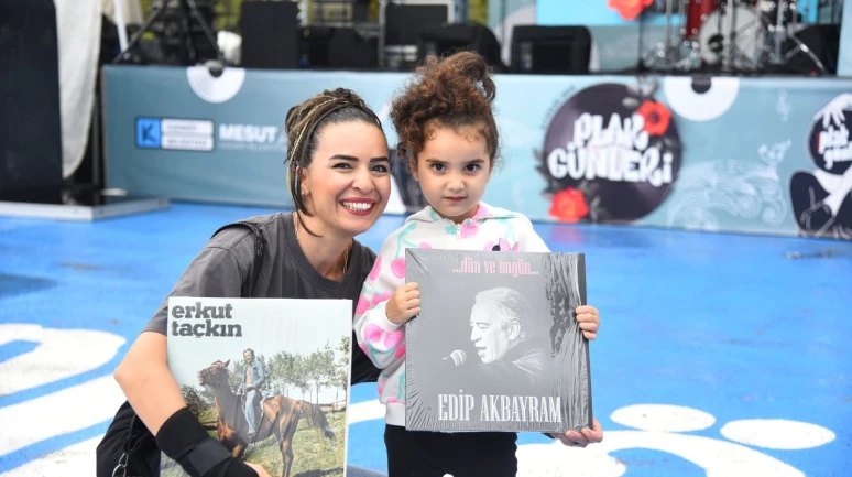 Kadıköy'de plaklar Edip Akbayram anısına döndü