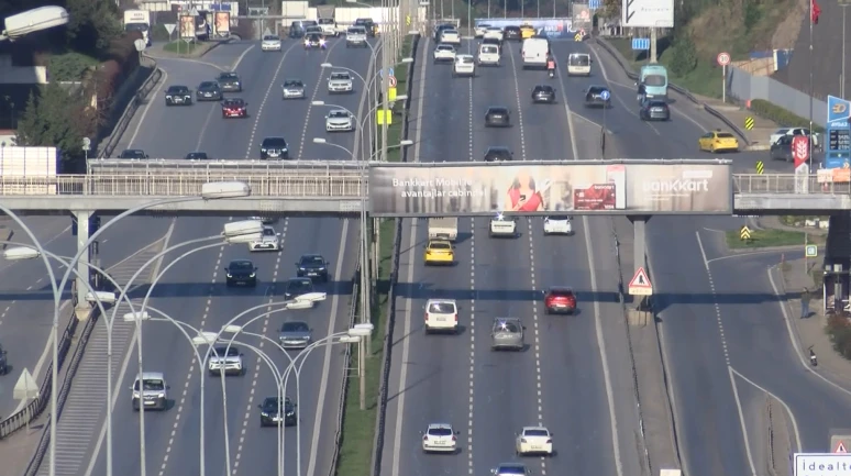 Yılın ilk günü İstanbul'da yollar boş kaldı