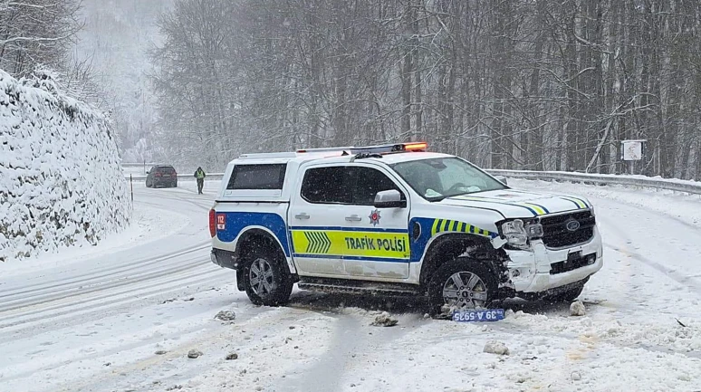 Kayan araçlar bariyerlere çarptı