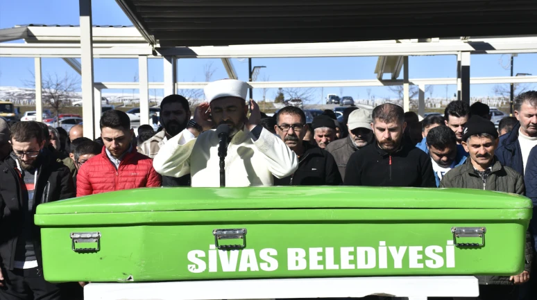 Teravih namazı giderken otomobilin çarptığı kayınvalide ile gelin öldü