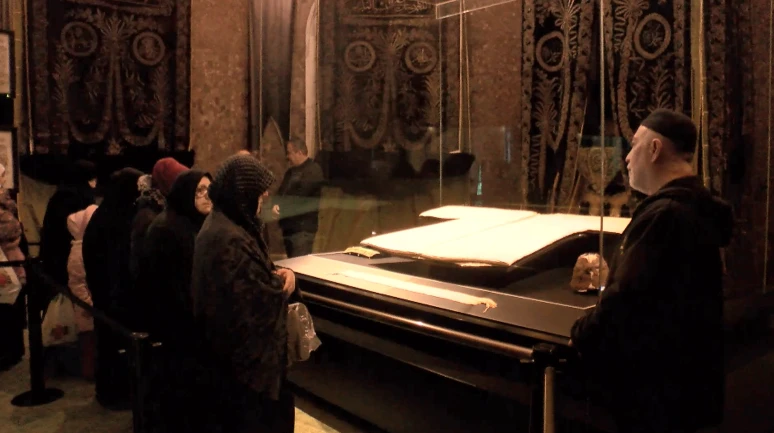 Ziyarete açılan Hırka-i Şerif'e yoğun ilgi