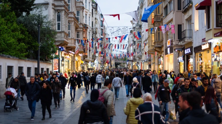 Hem yoksul hem açız!