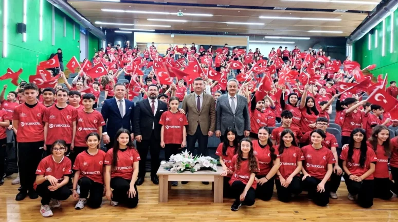 Silivri'de öğrenciler formalarına kavuştu