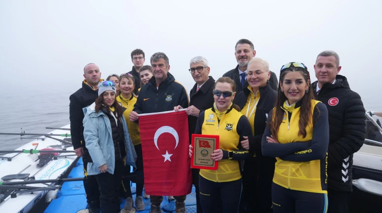 Kürekle Avcılar'dan Çanakkale'ye