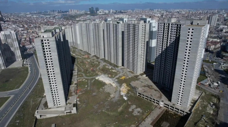 Esenyurt'ta 15 yıldır gökdelenlerin inşaatı sürüyordu; şirket iflas etti