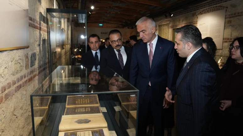 Çalınan iki iznik çinisi yıllar sonra yeniden Türkiye'de