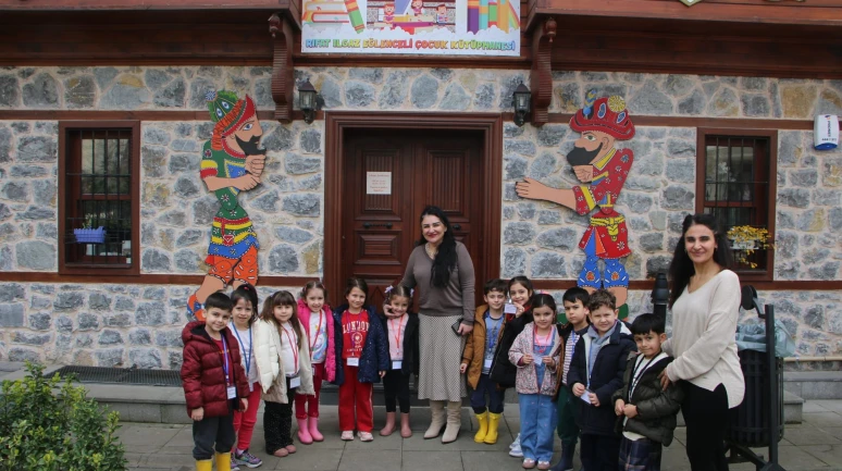 Kartallı minikler  kütüphanede!