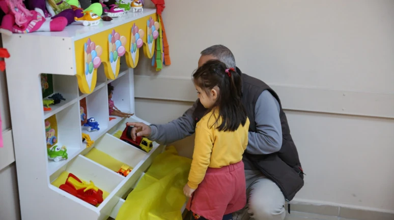 Askıda oyuncak var