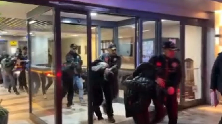 Beşiktaş'ta 14 aracın kundaklanmasıyla ilgili 11 şüpheli gözaltına alındı