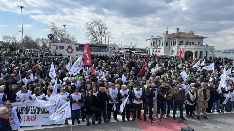 Emeklide bıçak kemiğe dayandı!
