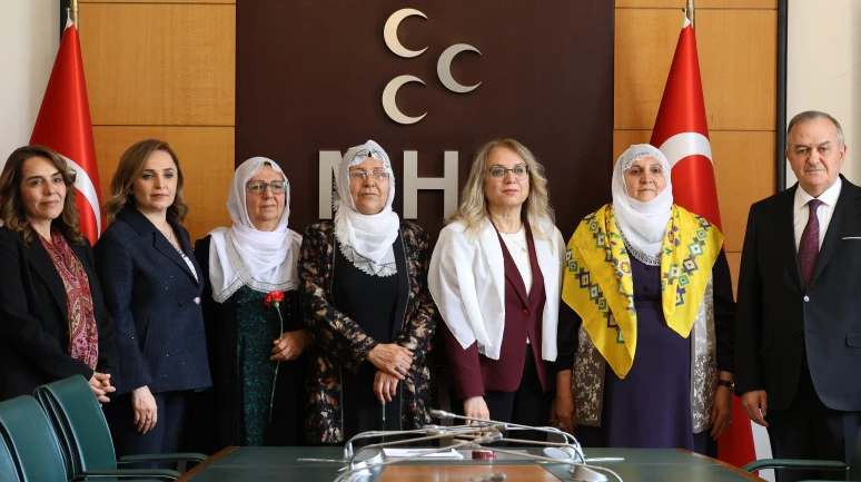 Barış Anneleri'nden MHP'ye ziyaret