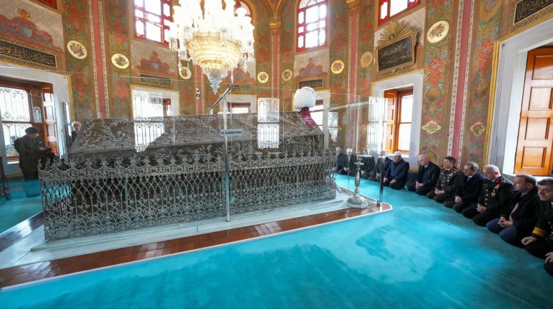 Fatih Sultan Mehmet, vefatının 545'inci yılında kabri başında anıldı