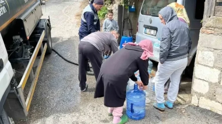 Beykoz 90'ları yaşadı! Günlerdir süren su kesintisi mağduriyeti nihayet sona erdi...