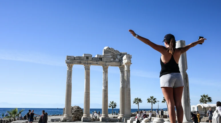 Antalya oturmuş bir turizm imparatorluğu