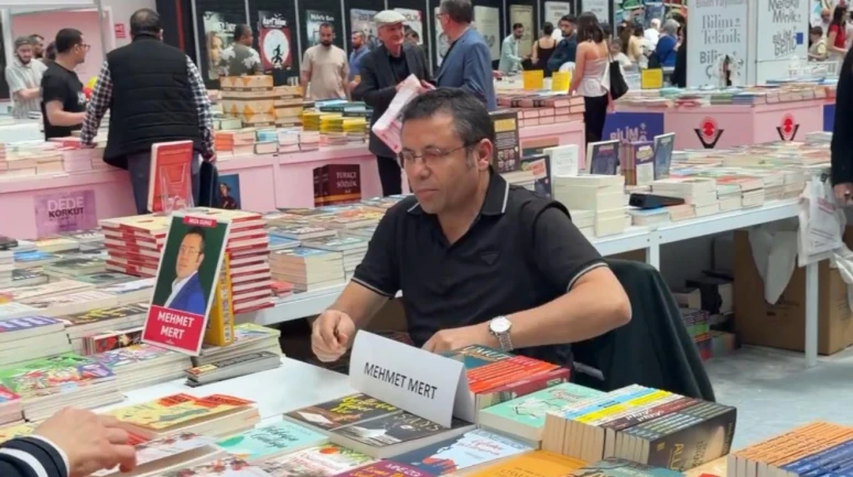 Gazeteci Mehmet Mert Eskişehir'de okurlarıyla buluştu