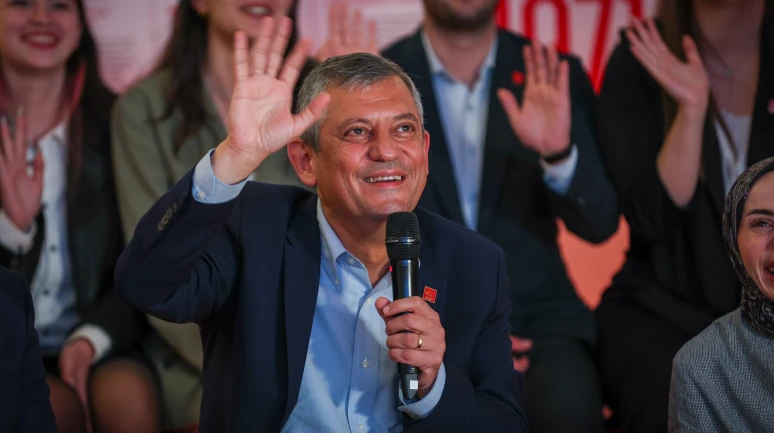Özgür Özel, yurt dışındaki Türk gençlerle görüştü