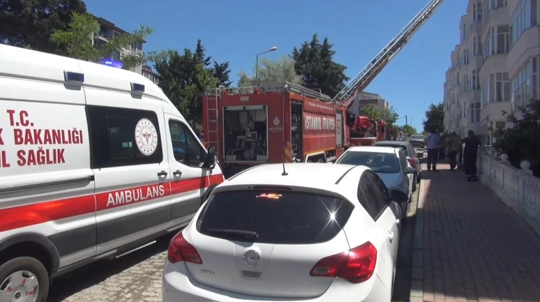 Silivri'de 4 katlı binanın çatısında yangın!