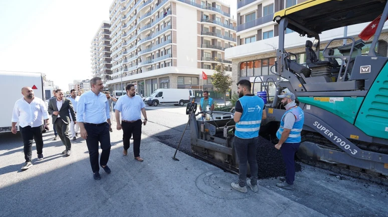 Beylikdüzü'nde yol bakım ve yenileme çalışmaları hız kesmeden sürüyor
