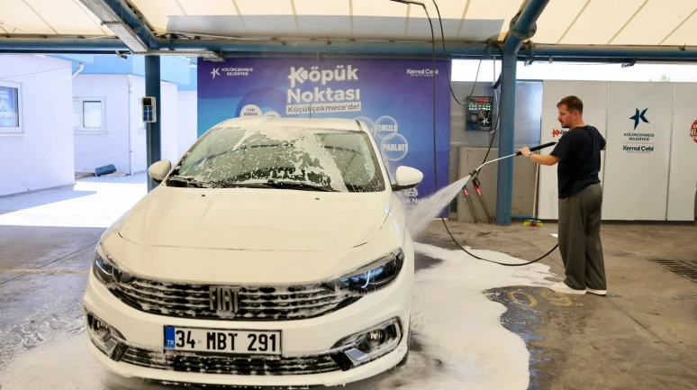 Küçükçekmece Belediyesi'nden Araç Sahiplerine Pratik ve Ekonomik Temizlik Hizmeti: Köpük Noktası!